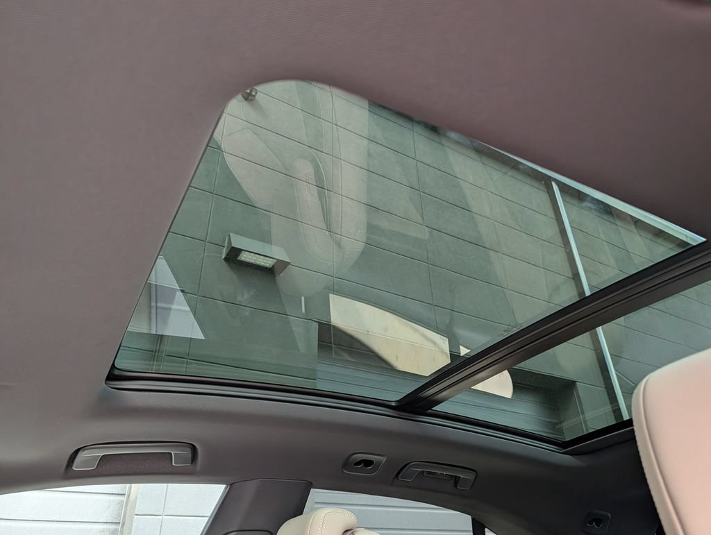 New 2026 Porsche Macan Electric RWD image 27