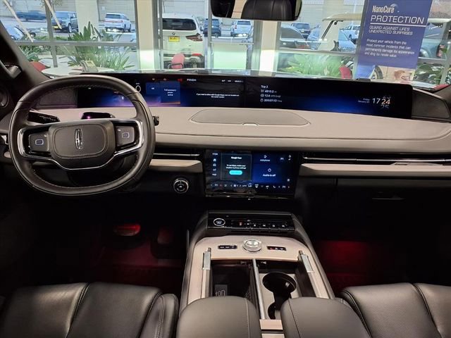Certified 2025 Lincoln Navigator Reserve w/ Jet Appearance Package image 4