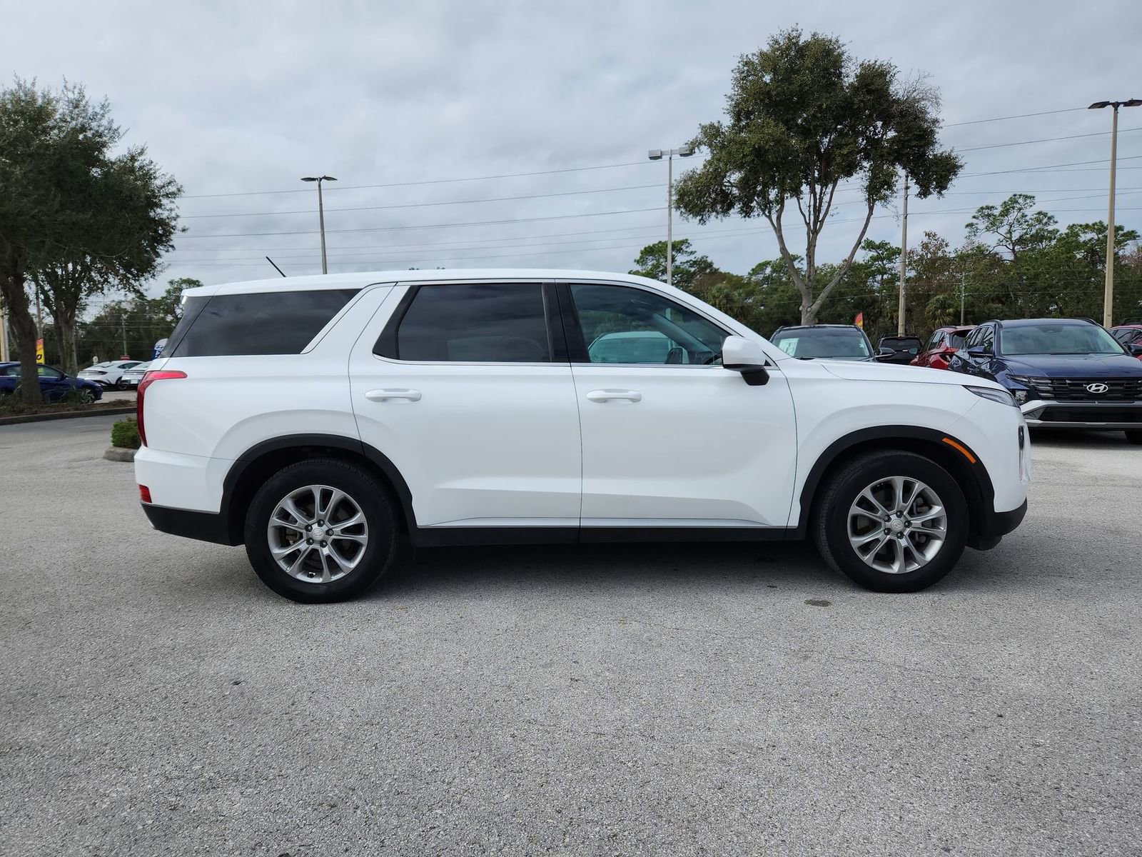 Used 2021 Hyundai Palisade SE image 2