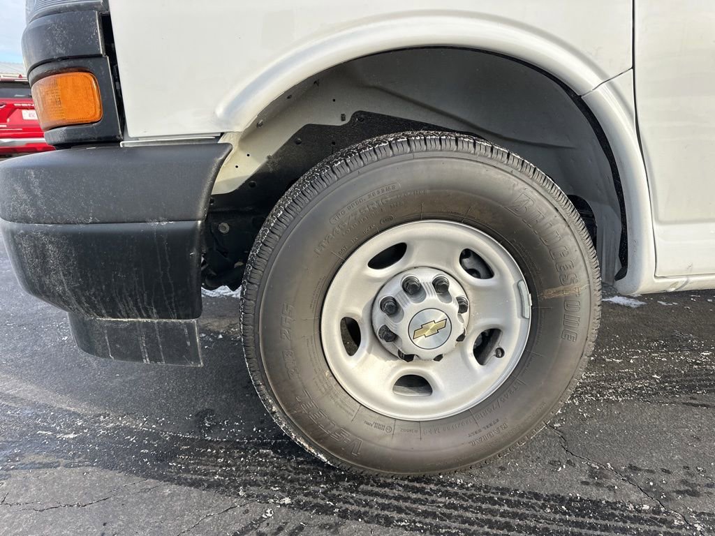 Used 2025 Chevrolet Express 2500 Extended w/ Communications Package image 17