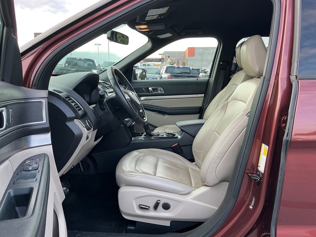 Used 2018 Ford Explorer XLT w/ Equipment Group 202A image 13