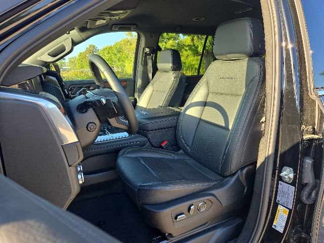 Used 2025 GMC Yukon Denali AWD/4WD image 13