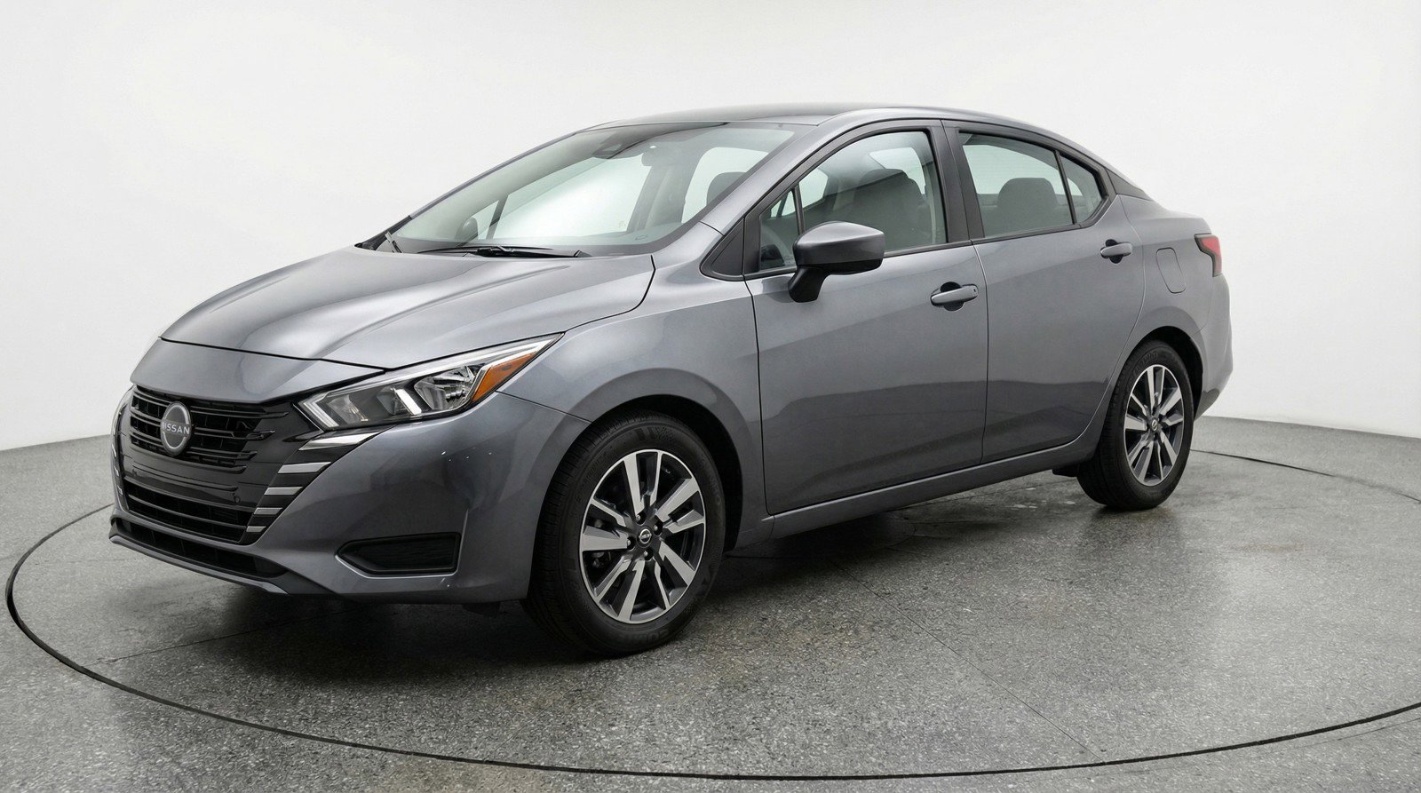 Used 2025 Nissan Versa SV image 3