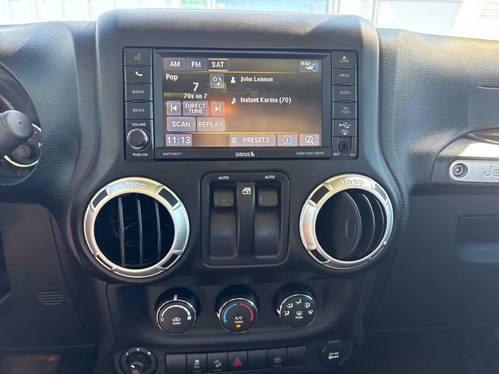 Used 2017 Jeep Wrangler Sahara w/ Connectivity Group AWD/4WD image 17
