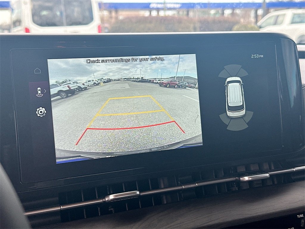 Used 2024 Kia Carnival EX image 23