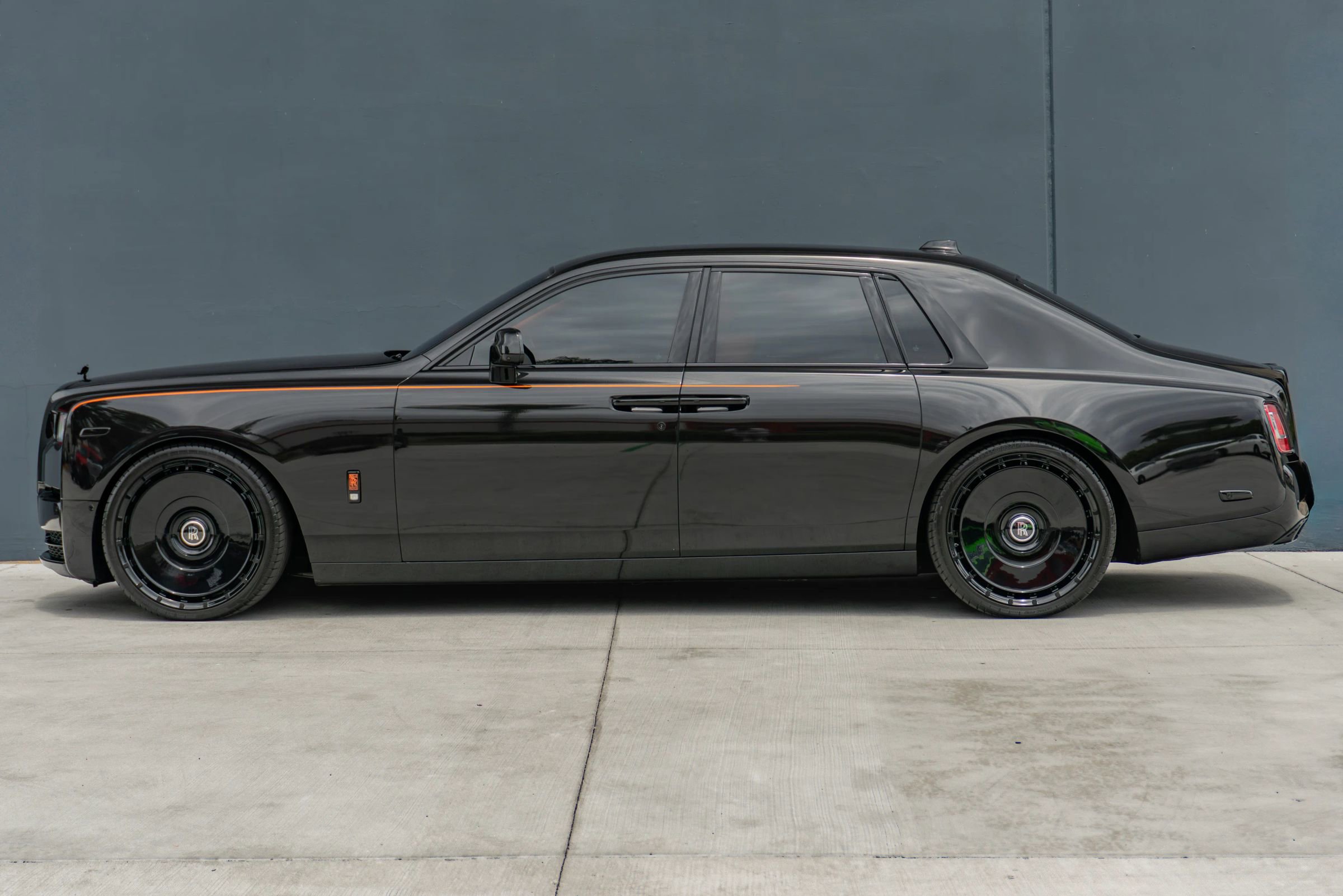 Used 2018 Rolls-Royce Phantom Sedan RWD image 2