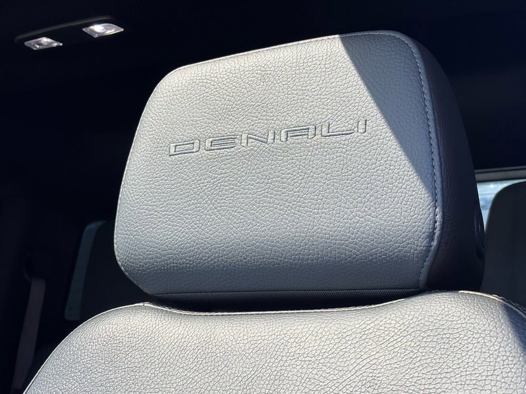 Used 2022 GMC Sierra 2500 Denali w/ Denali Ultimate Package AWD/4WD image 18