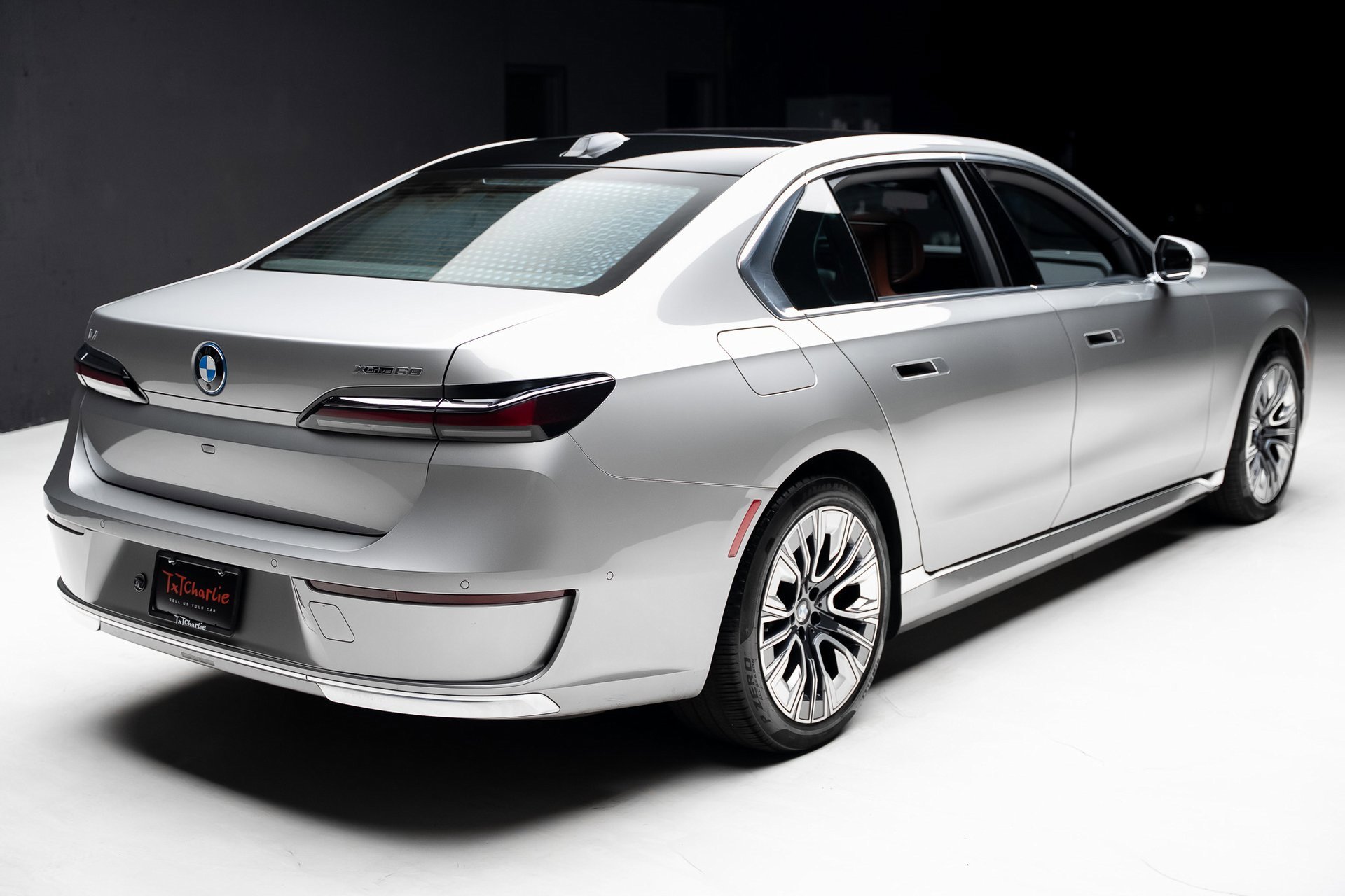 Used 2023 BMW i7 xDrive60 image 32