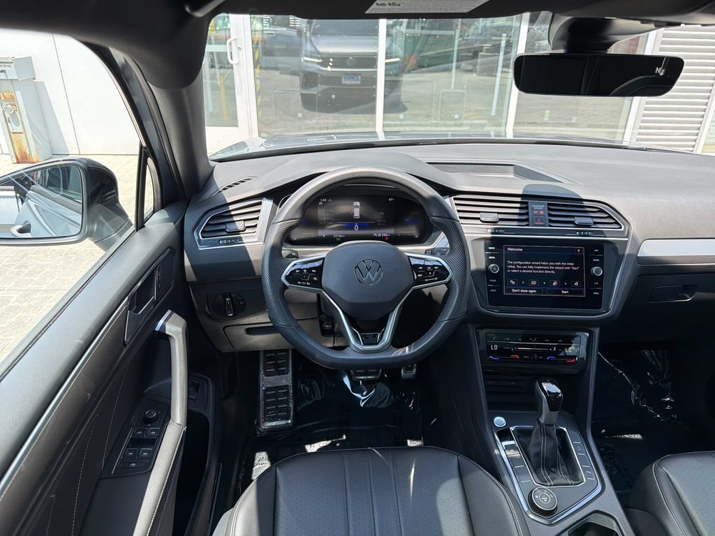 Certified 2024 Volkswagen Tiguan SE R-Line AWD/4WD image 15