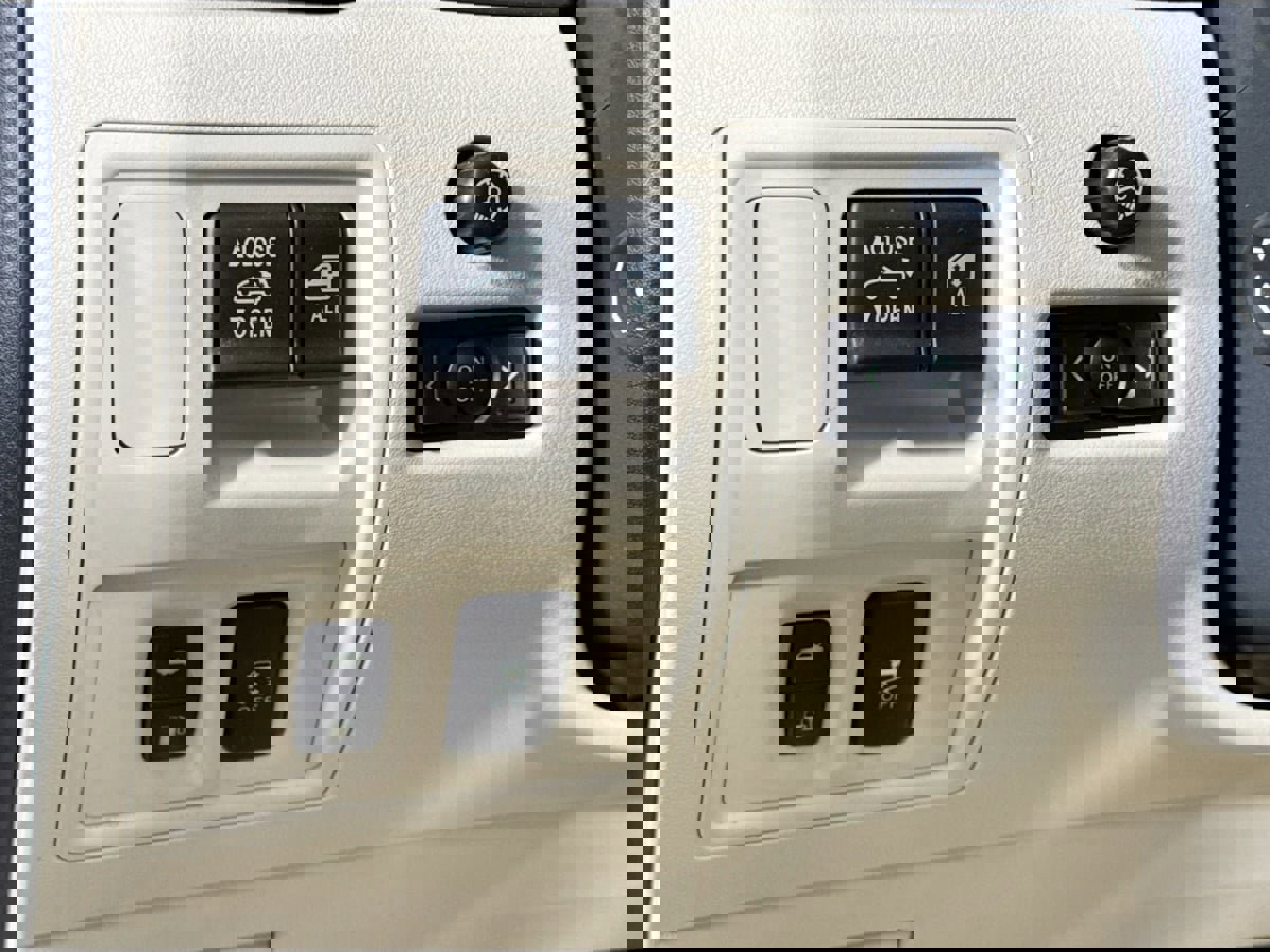 Used 2013 Lexus IS 250C image 12