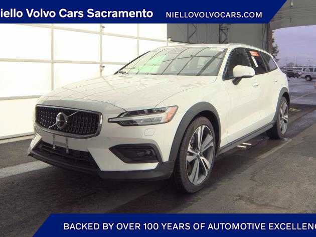 Used 2025 Volvo V60 B5 Cross Country Plus