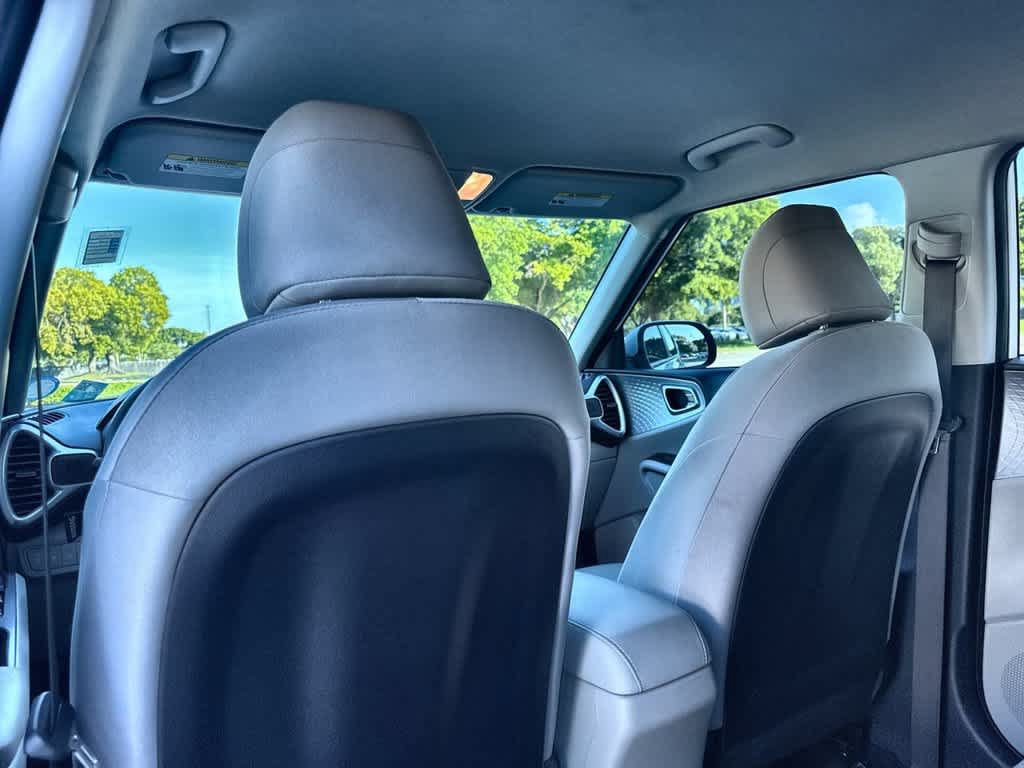 Used 2023 Kia Soul LX w/ Option Group 015 FWD image 23