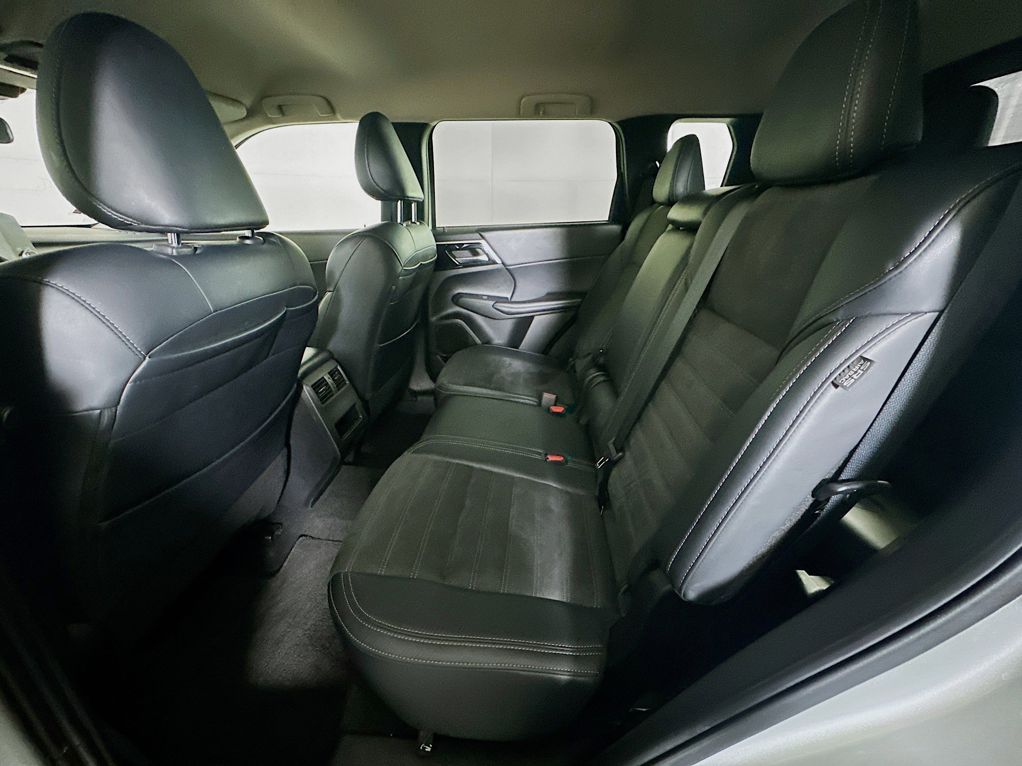 Used 2024 Mitsubishi Outlander SE FWD image 29