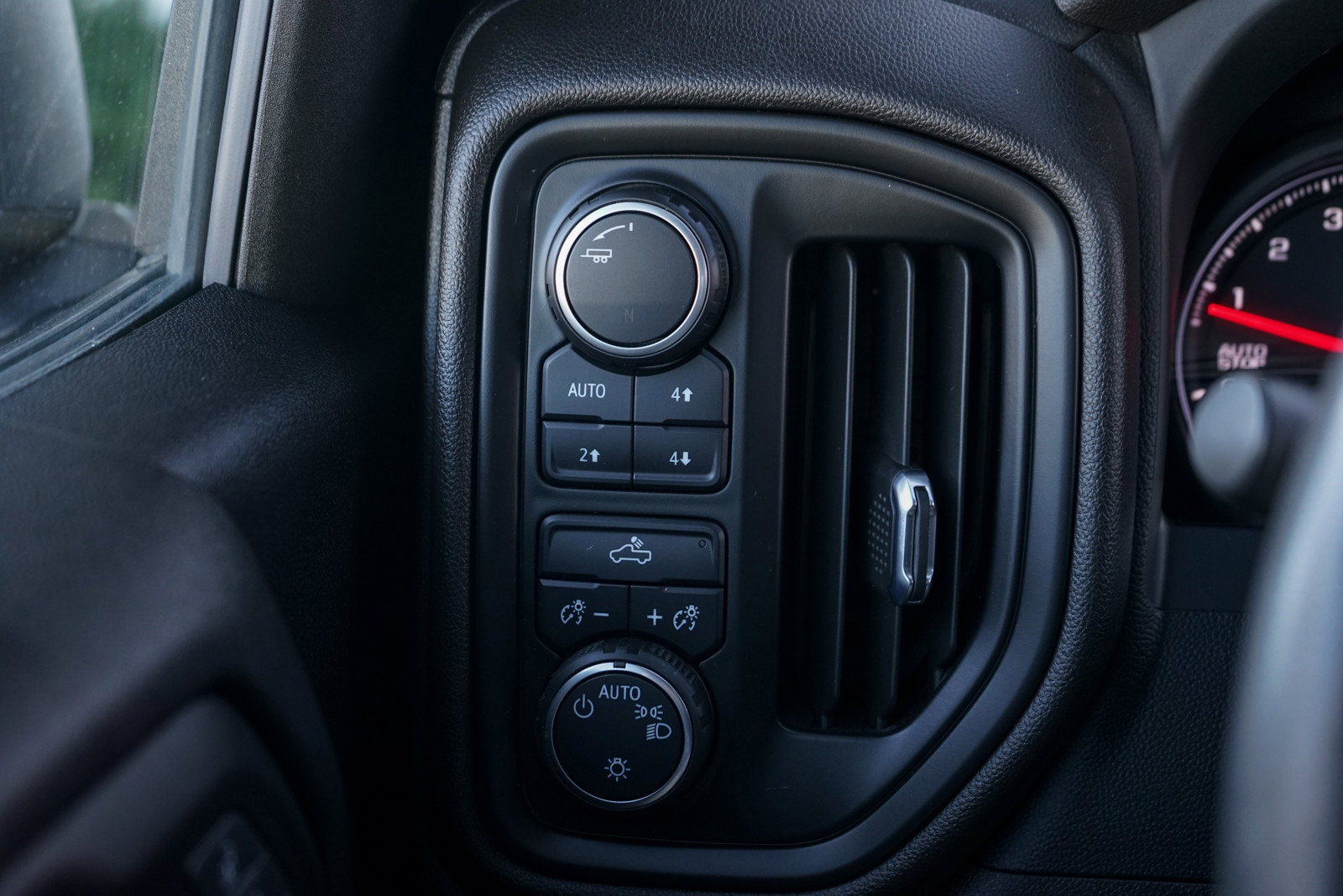 Used 2022 Chevrolet Silverado 1500 Custom Trail Boss w/ LPO, Dark Essentials Package image 17