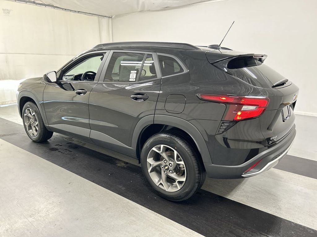 New 2026 Chevrolet Trax LT w/ Driver Confidence Package FWD image 6