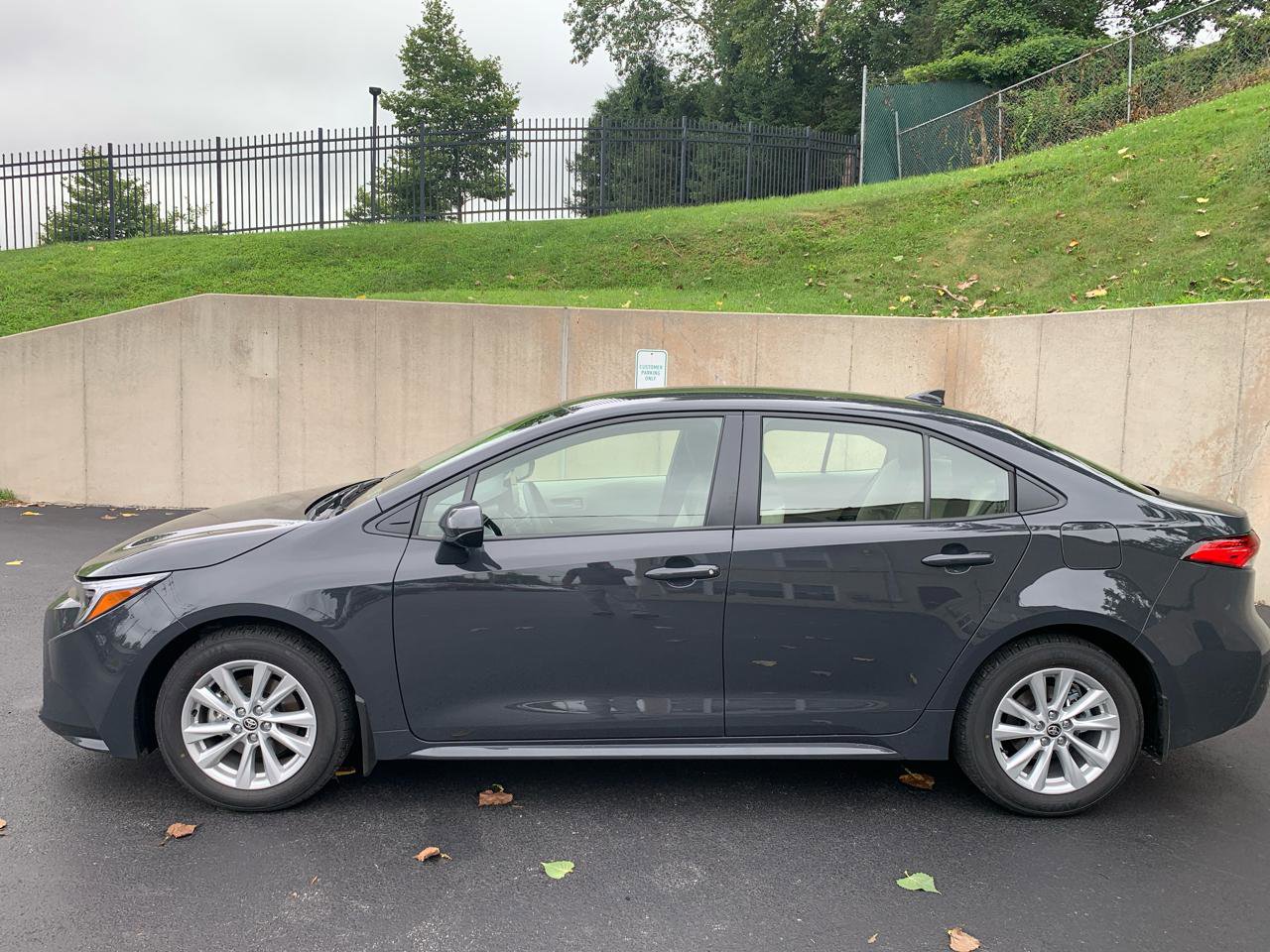 Used 2025 Toyota Corolla LE w/ LE Premium Package FWD image 2