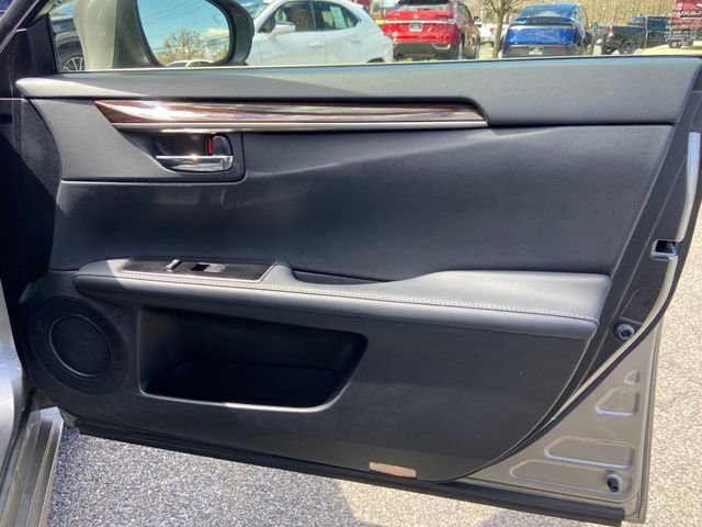 Used 2017 Lexus ES 300h image 25