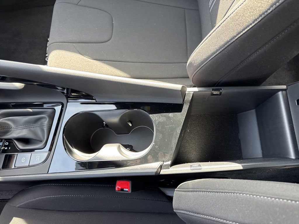 Used 2025 Hyundai Elantra SEL w/ Cargo Package image 21