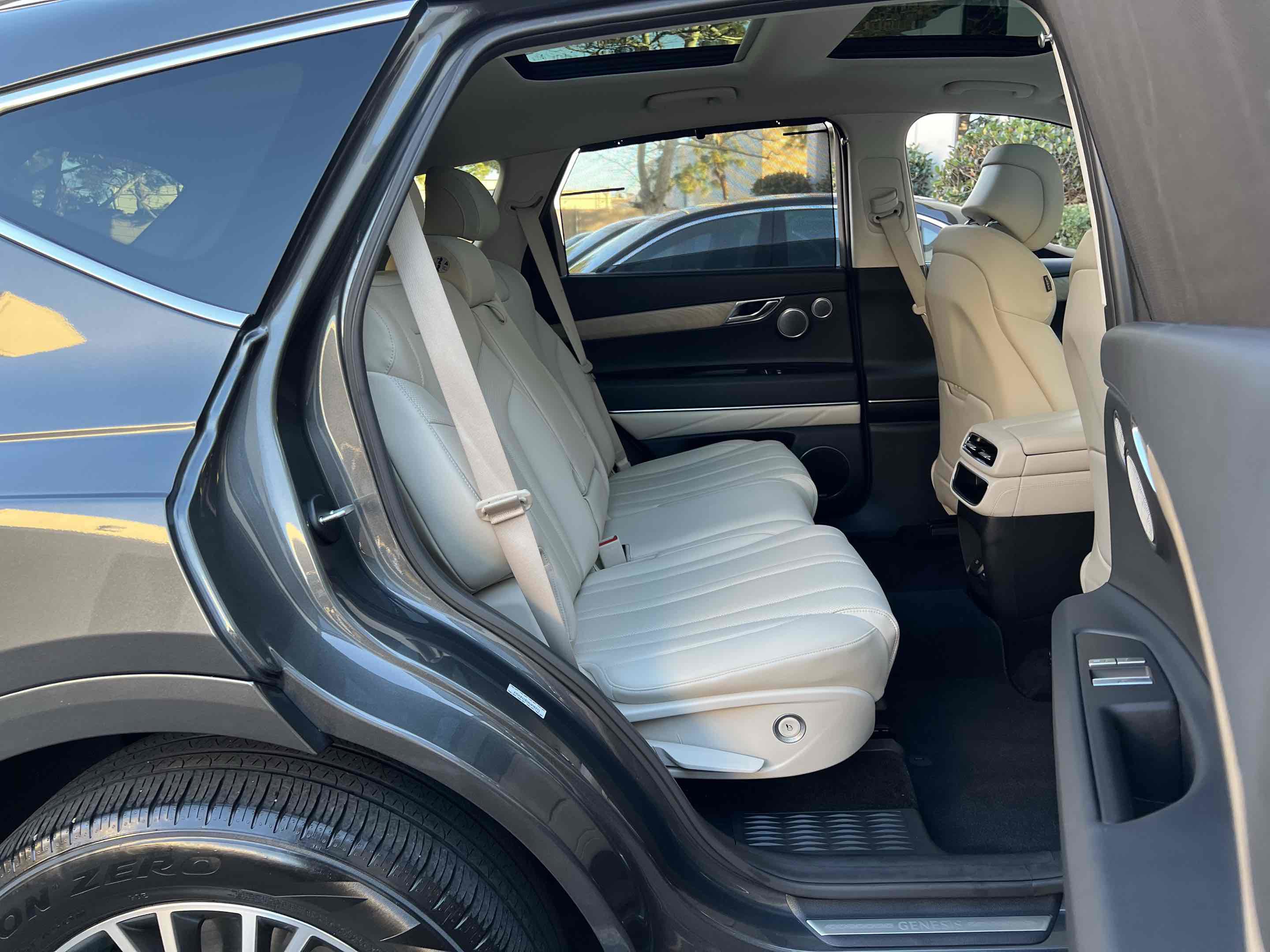 Used 2022 Genesis GV80 2.5T w/ Advanced Package 03 image 32