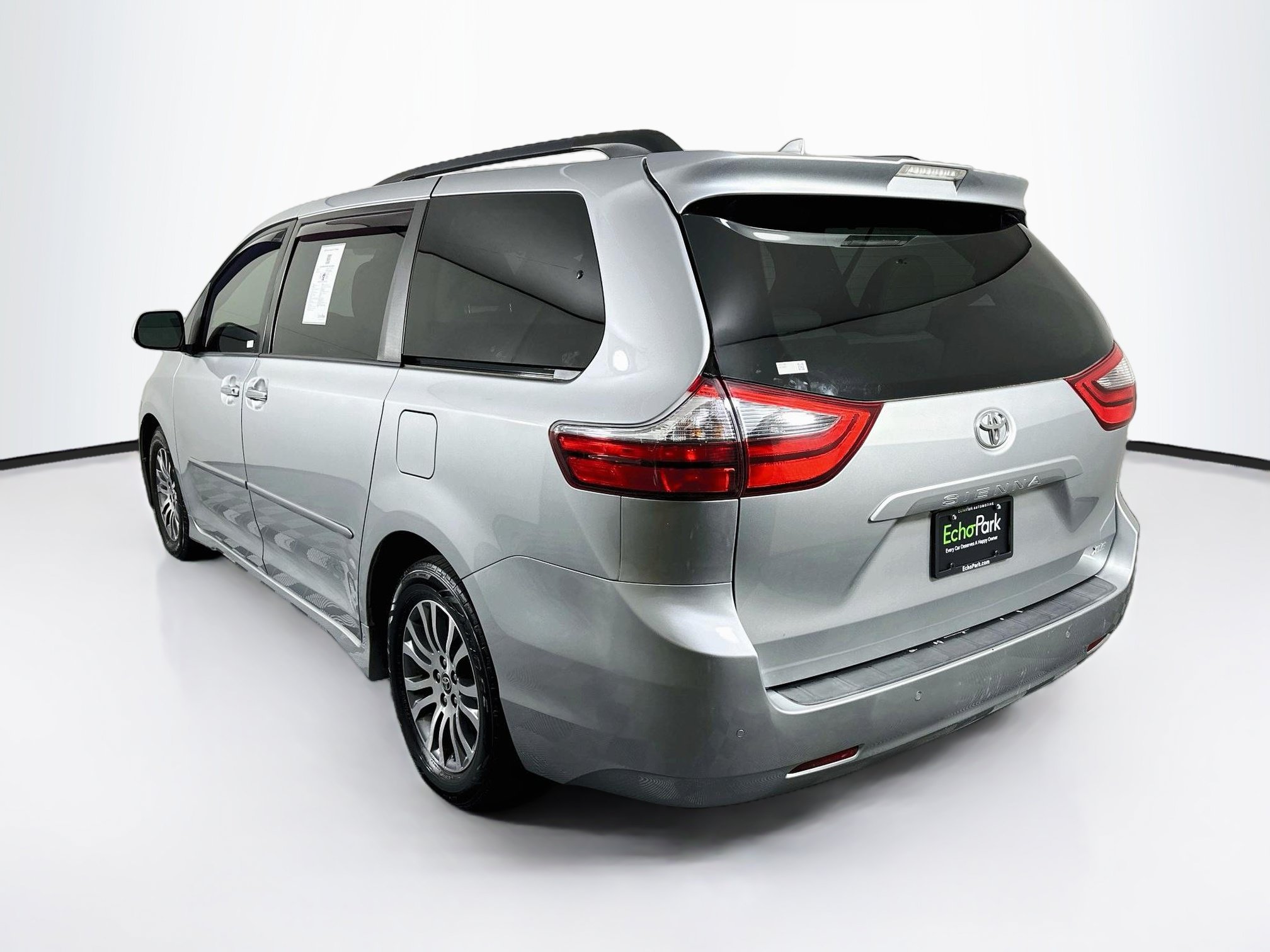 Used 2020 Toyota Sienna XLE Premium FWD image 5