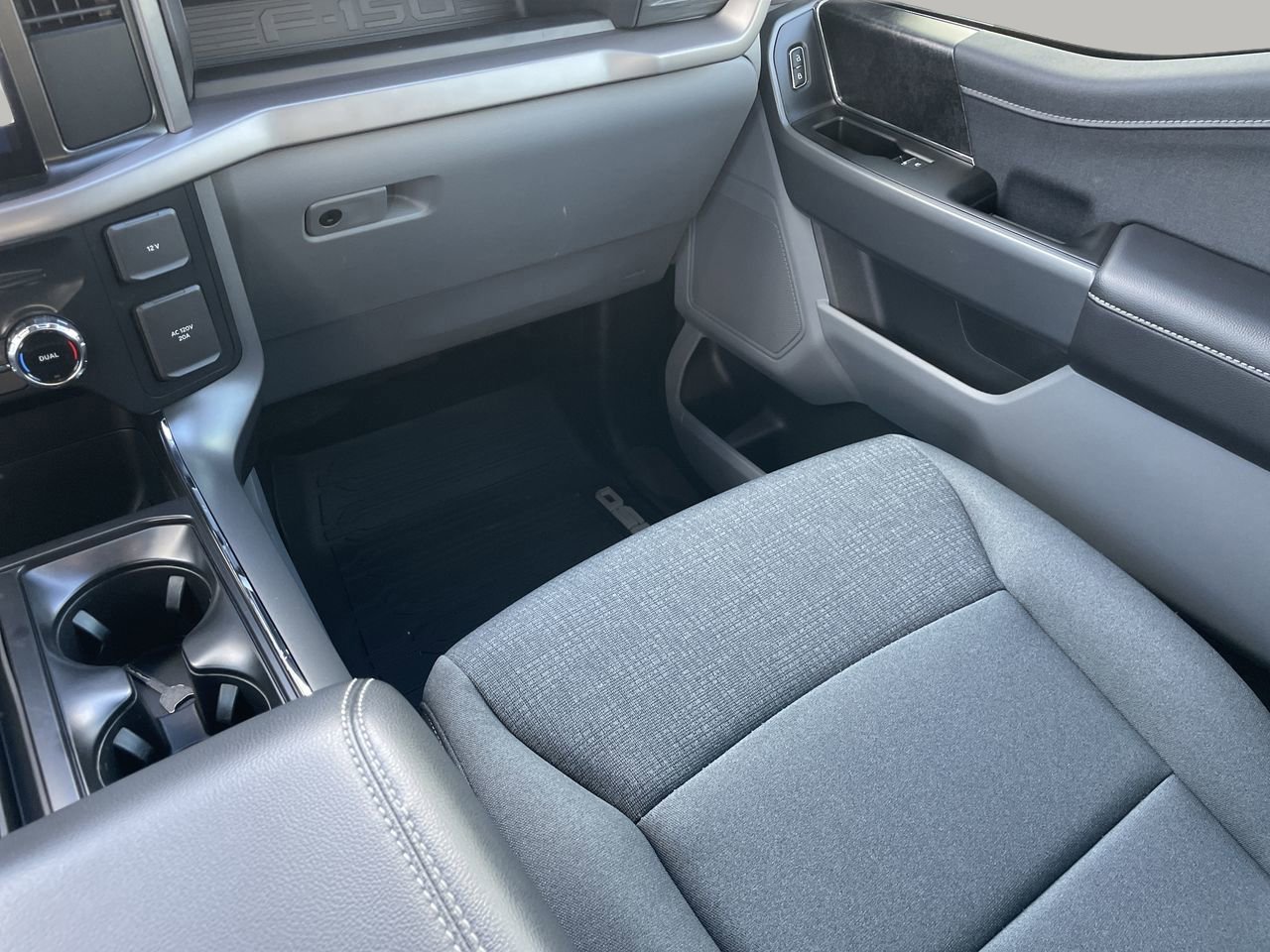 Used 2025 Ford F150 Lightning XLT image 16