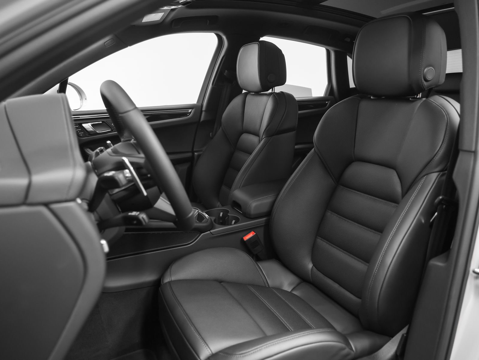 New 2026 Porsche Macan AWD/4WD image 5