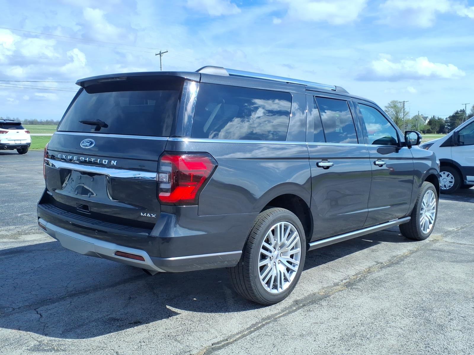 Used 2023 Ford Expedition Max Limited AWD/4WD image 3