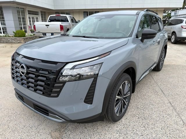 New 2026 Nissan Pathfinder Platinum FWD image 2