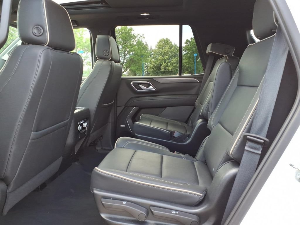 Certified 2023 GMC Yukon SLT w/ SLT Premium Package AWD/4WD image 10