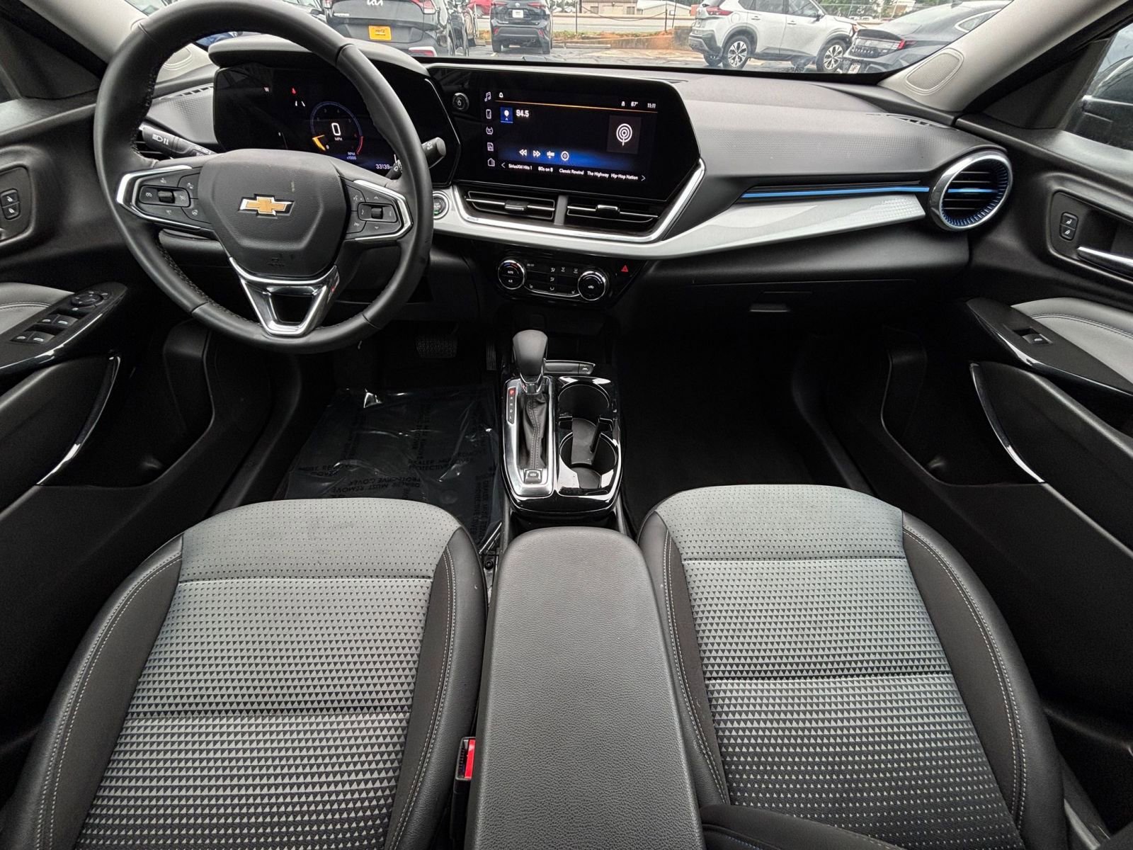 Used 2025 Chevrolet Trax LT w/ LT Convenience Package FWD image 36