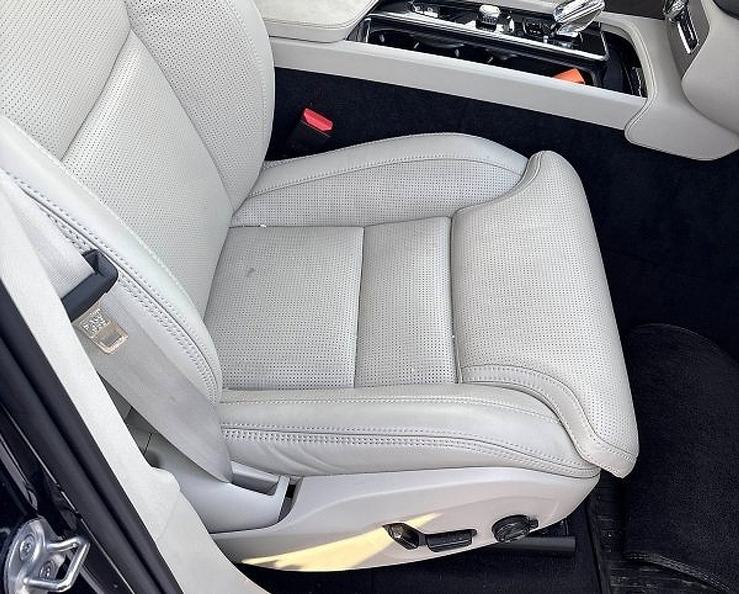 Certified 2023 Volvo XC90 B6 Ultimate w/ Protection Package image 16