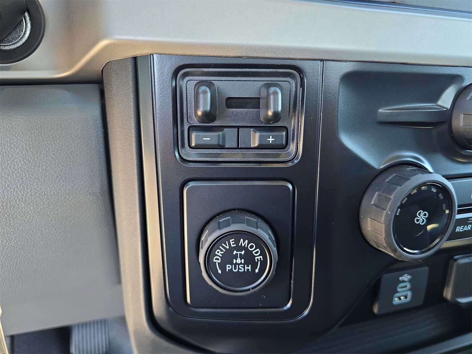New 2026 Ford F350 XLT w/ 360-Degree Camera Package image 17