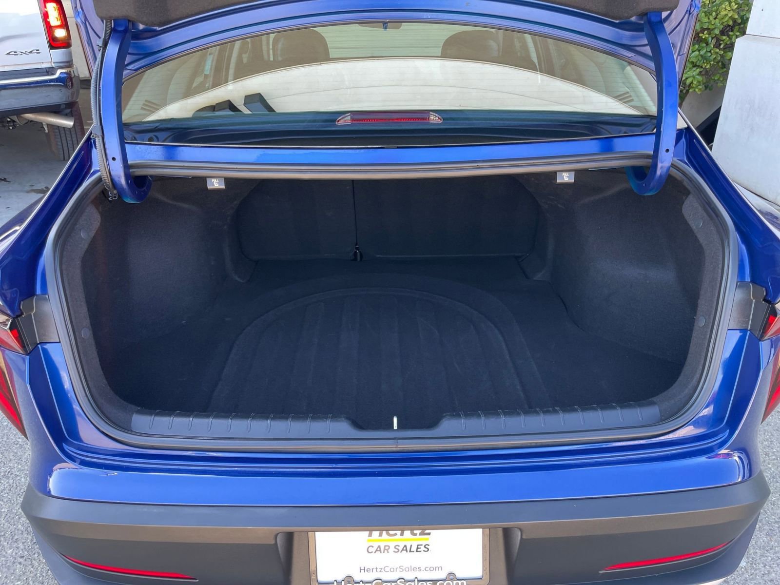 Used 2025 Kia K4 LXS image 32