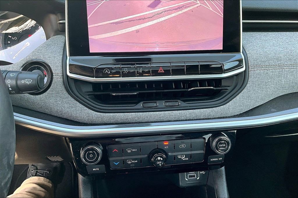 Used 2022 Jeep Compass Latitude image 15