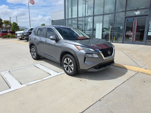 Used 2023 Nissan Rogue SV image 2