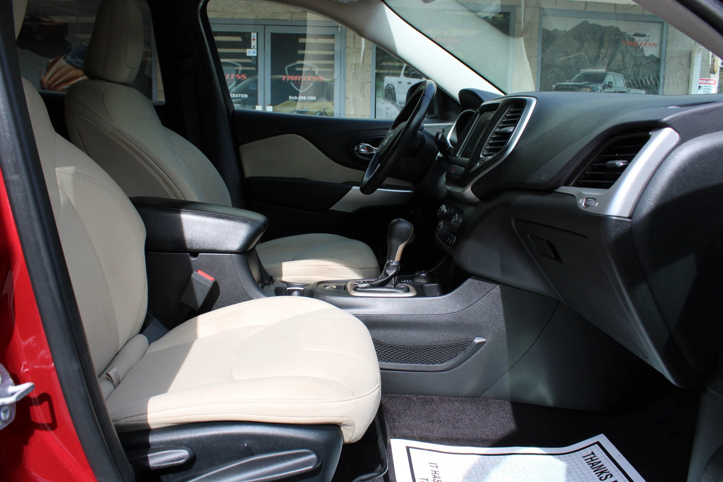 Used 2017 Jeep Cherokee Latitude w/ Comfort/Convenience Group image 7