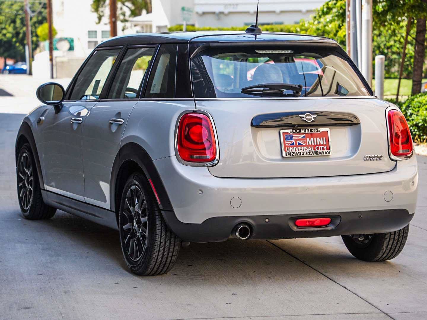 Used 2019 MINI Cooper 4-Door Hardtop FWD image 3