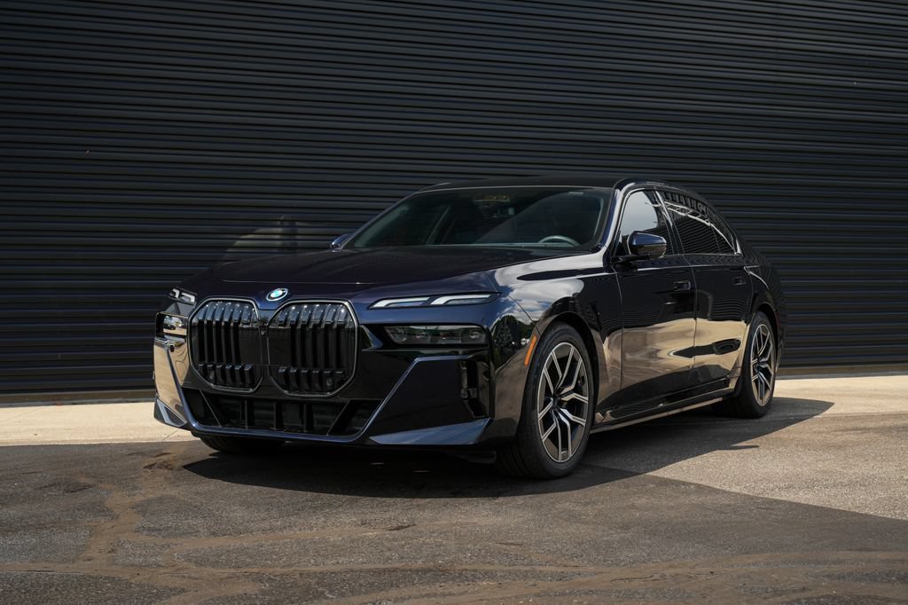 Used 2025 BMW i7 xDrive60 AWD/4WD image 1