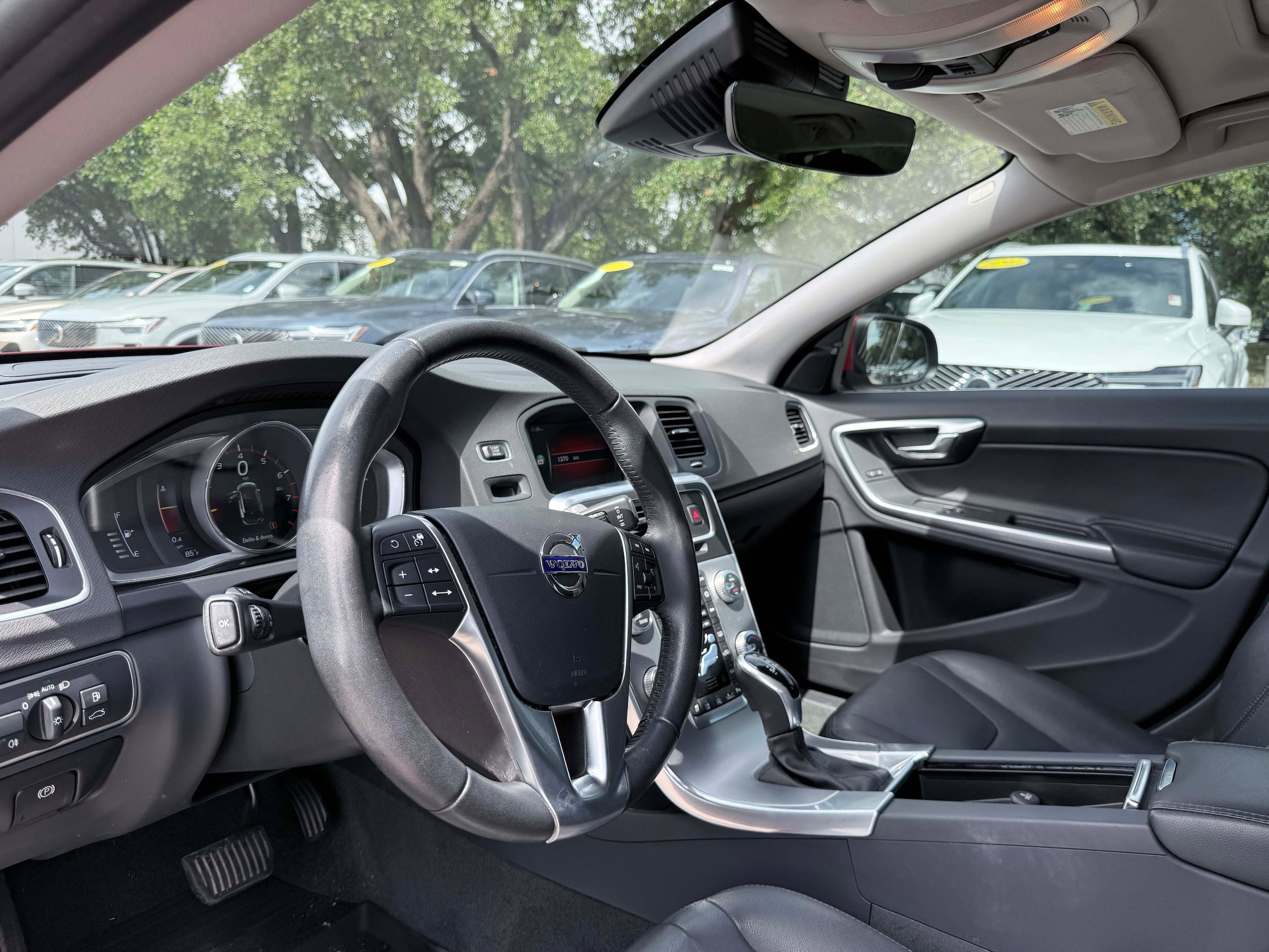 Used 2017 Volvo V60 T5 Platinum FWD image 11
