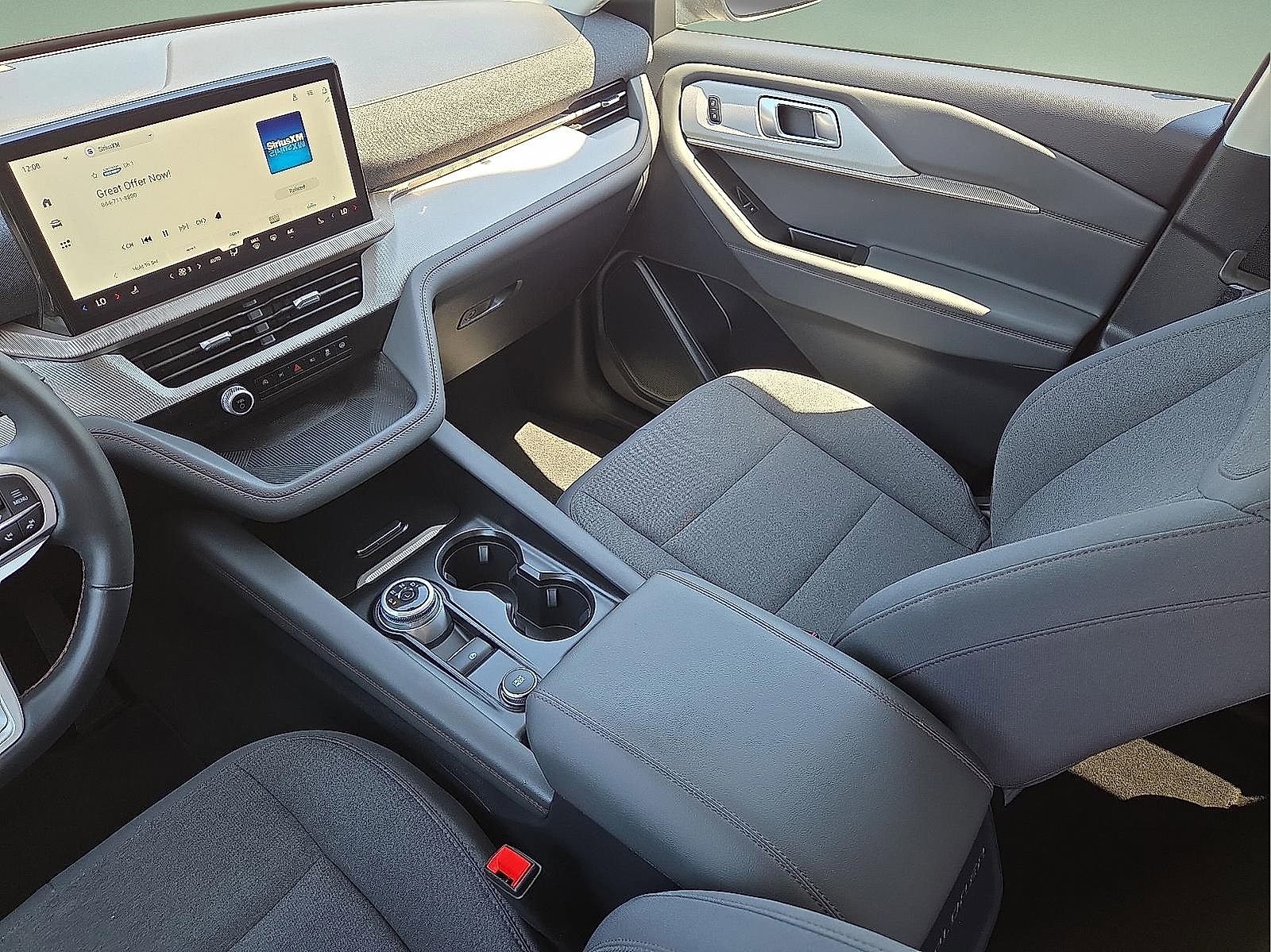 Used 2025 Ford Explorer Active AWD/4WD image 13