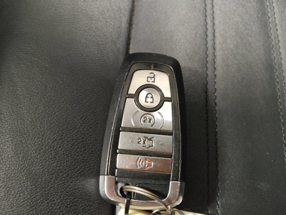 Used 2017 Ford Fusion SE FWD image 32