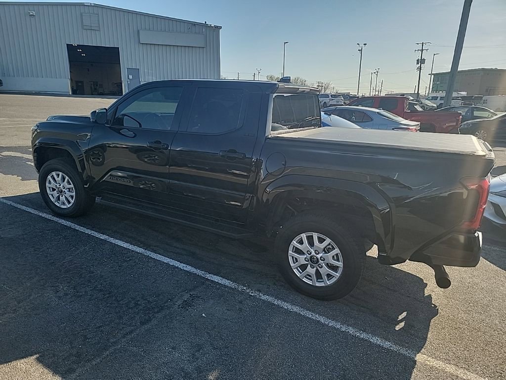 Used 2025 Toyota Tacoma SR5 image 4