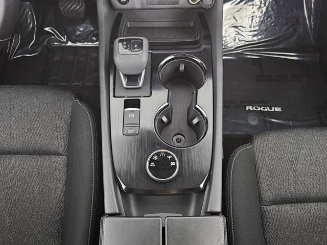 Used 2025 Nissan Rogue SV image 36