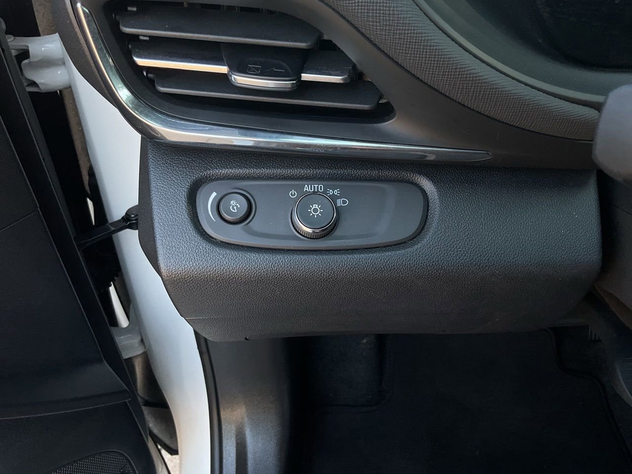 Used 2025 Buick Envista Sport Touring FWD image 19