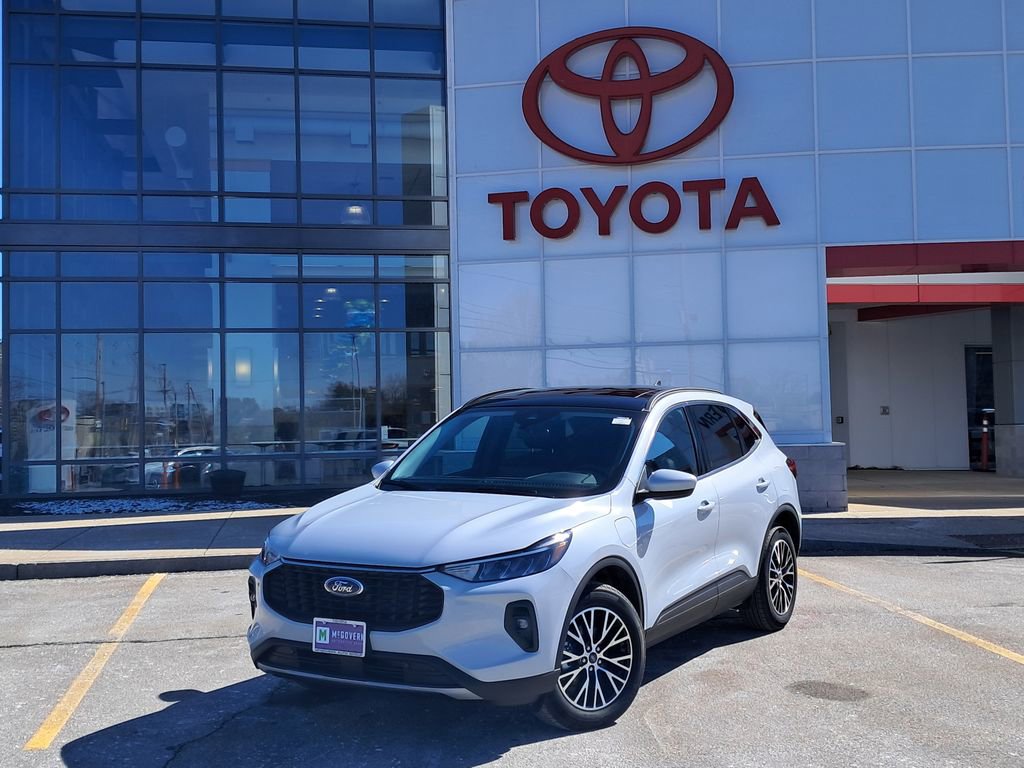 Used 2025 Ford Escape SE image 1