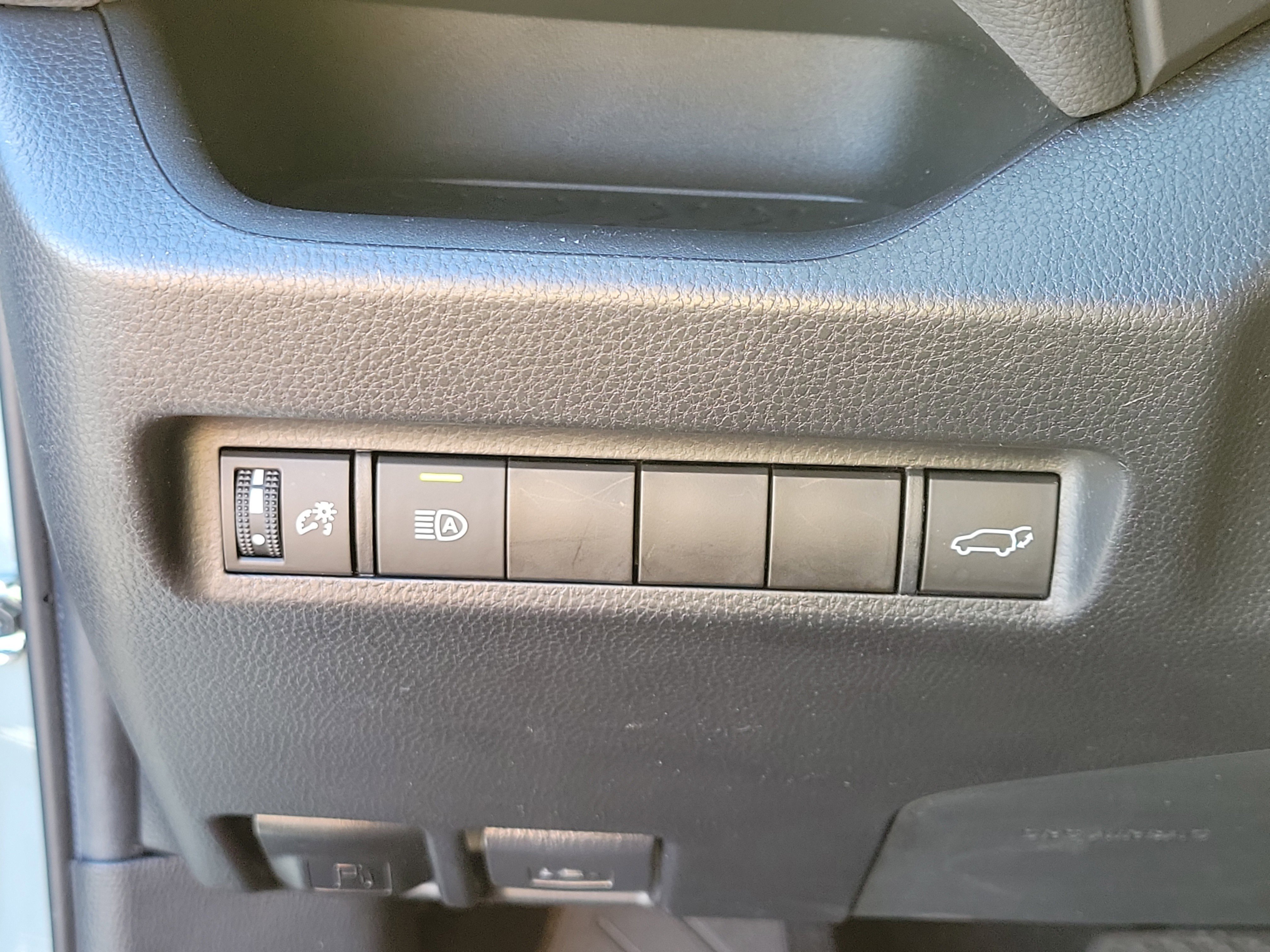 Used 2022 Toyota RAV4 XLE Premium image 23