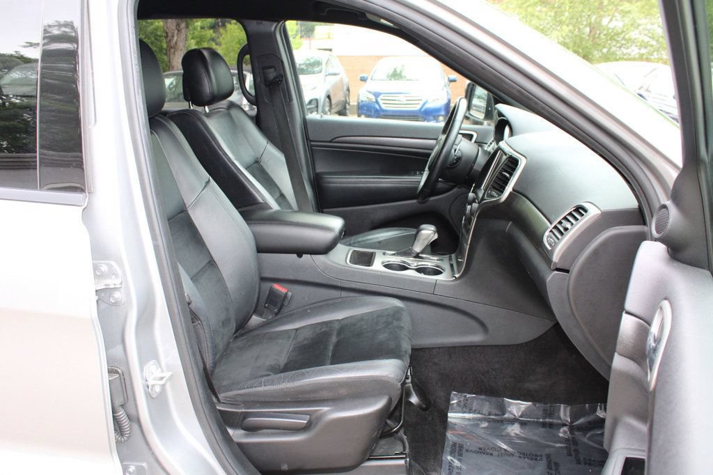Used 2017 Jeep Grand Cherokee Altitude RWD image 25