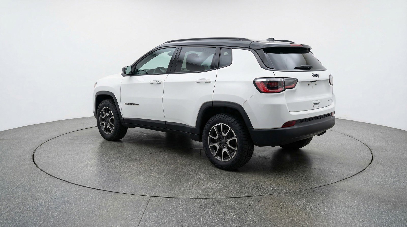 Used 2025 Jeep Compass Trailhawk AWD/4WD image 5