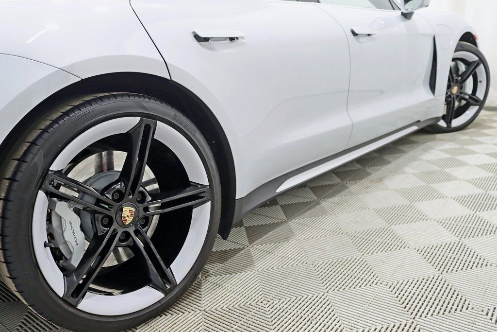 Used 2023 Porsche Taycan Turbo image 11