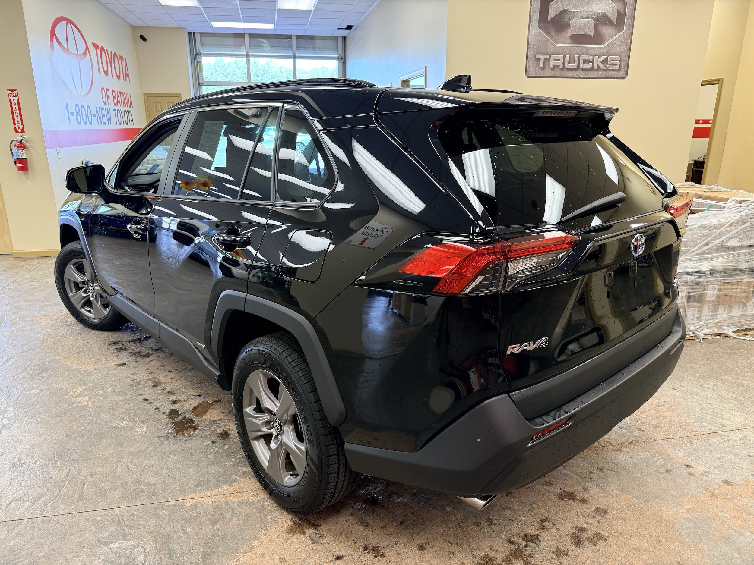 Used 2023 Toyota RAV4 XLE w/ Convenience Package AWD/4WD image 10